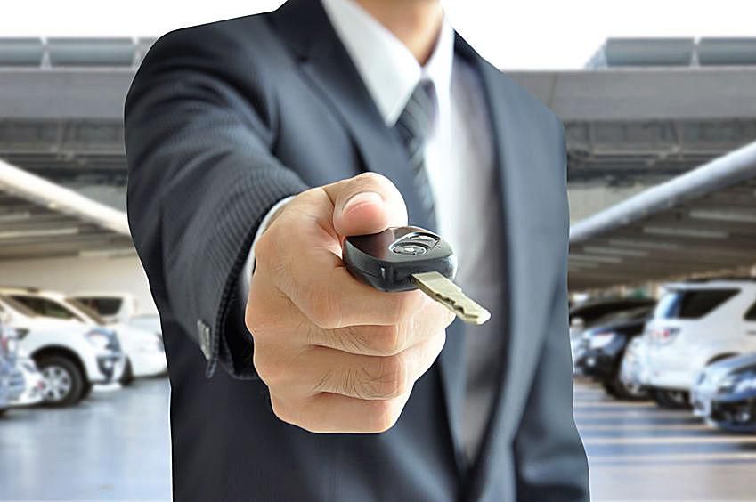 Navigating Choices: A Comprehensive Guide to the Benefits of Car Leasing vs. Buying